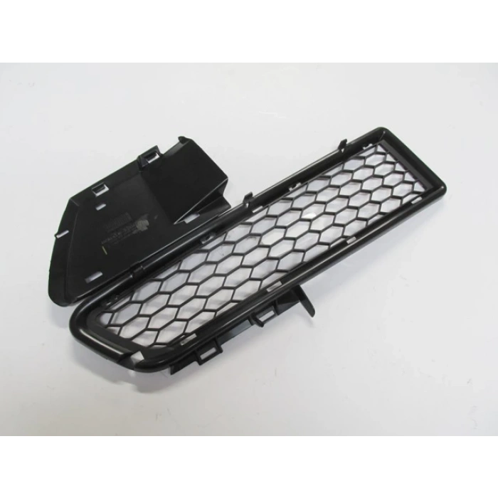 DACIA LOGAN- 04/08; ÖN TAMPON PANJURU SAĞ SİYAH (TYG)