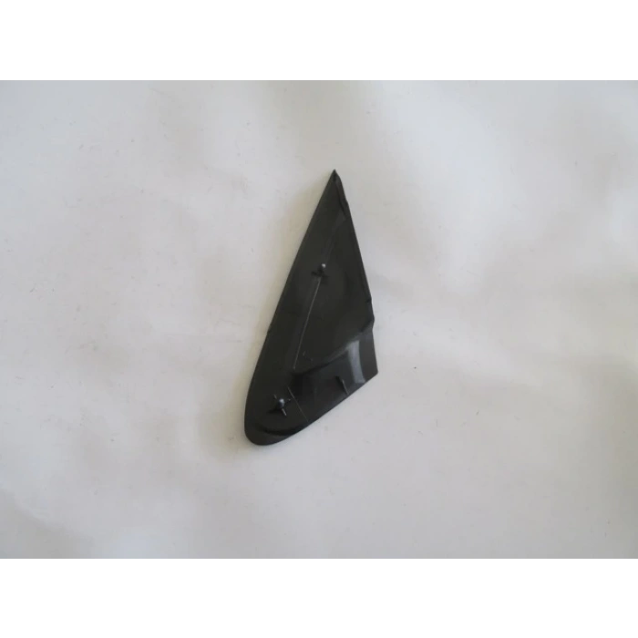 FIAT GRANDE PUNTO- 06/12; KAPI AYNA MUSKASI SAĞ (ÇAMURLUK ÜST ÜÇGEN PLASTİĞİ)