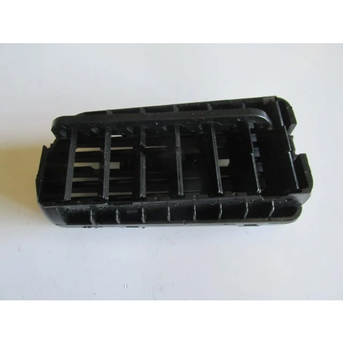 FIAT GRANDE PUNTO- 06/12; ÖN GÖGÜS ORTA ÜFLEME PETEGI SAG (DIFIZÖR)