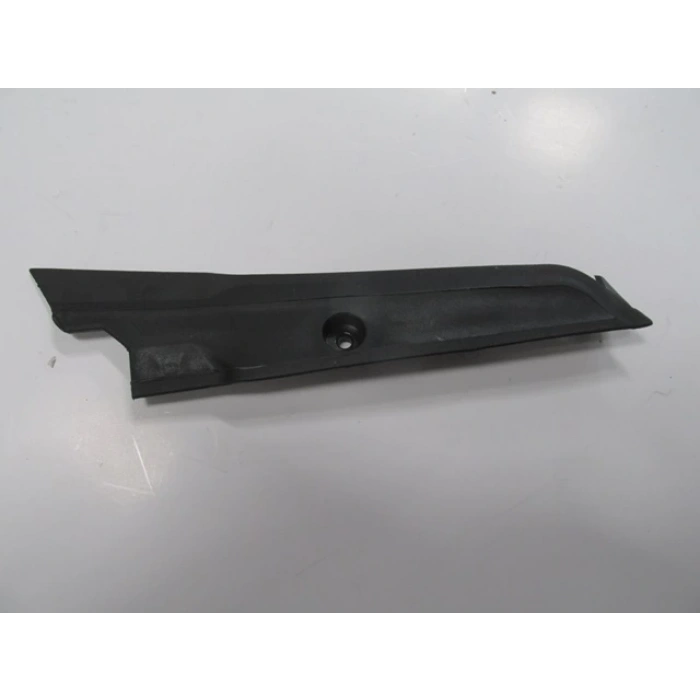 FIAT LINEA CLASSIC- 06/15; ÖN CAM KENAR PLASTİĞİ SAĞ (SİLGİ PANELİ/TESPİT PLASTİĞİ) SOL