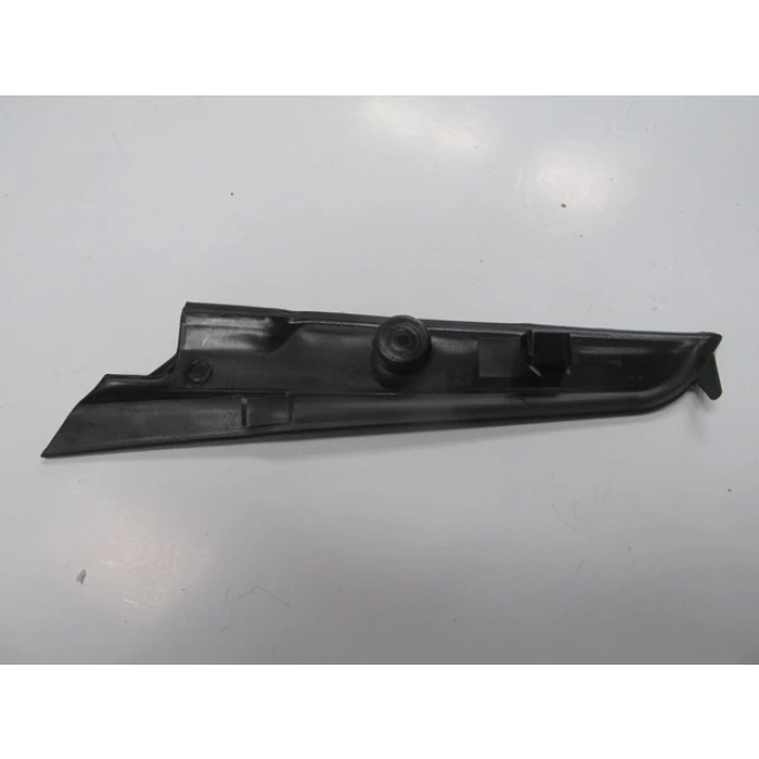 FIAT LINEA CLASSIC- 06/15; ÖN CAM KENAR PLASTİĞİ SAĞ (SİLGİ PANELİ/TESPİT PLASTİĞİ) SOL