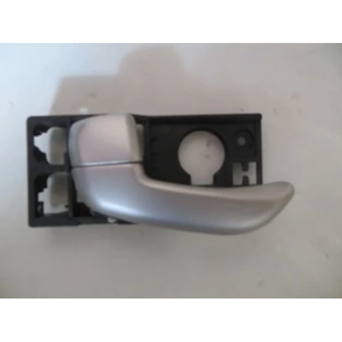 HYUNDAI I10- 08/11; ÖN KAPI İÇ AÇMA KOLU SOL GÜMÜŞ GRİ