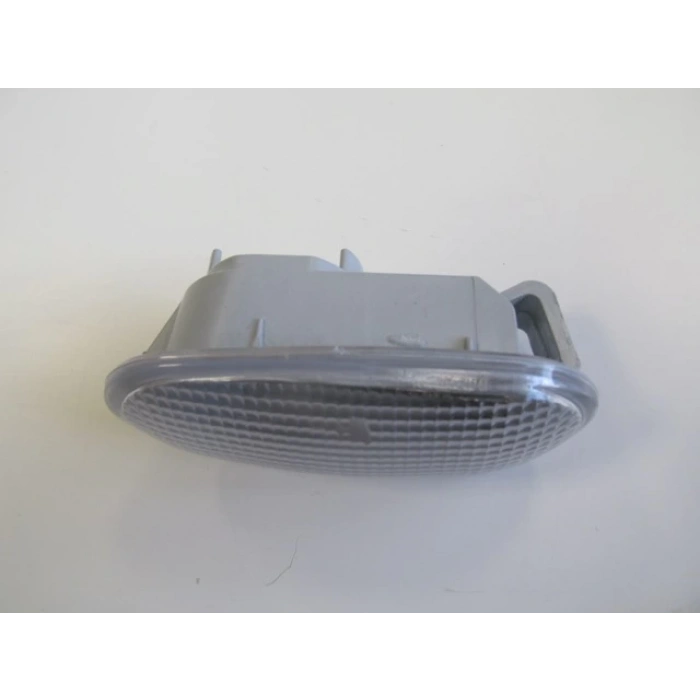 MITSUBISHI L200- PICK UP- 06/15; ÇAMURLUK SİNYALİ BEYAZ SAĞ/SOL AYNI (ADET) (EUROLAMP)