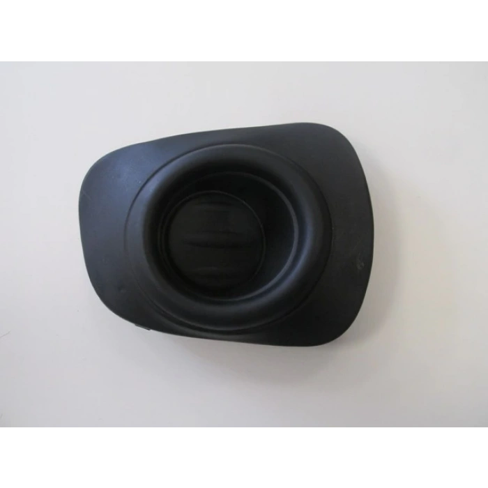 MITSUBISHI L200- PICK UP- 10/13; SİS LAMBA KAPAĞI SAĞ SİS DELİKSİZ (ÜST ÇERÇEVELİ) SİYAH