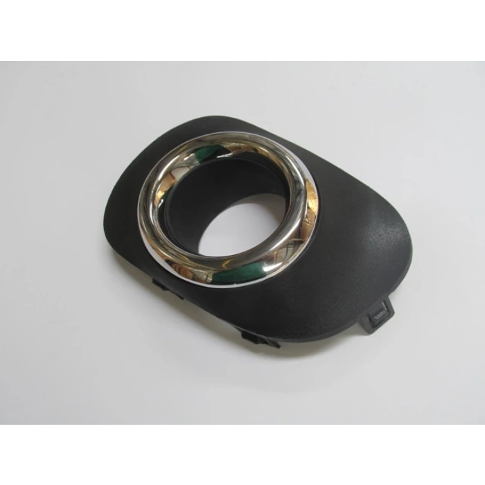 MITSUBISHI L200- PICK UP- 10/13; SİS LAMBA KAPAĞI SOL SİS DELİKLİ (ÜST ÇERÇEVESİ NİKELAJLI) (FPI)