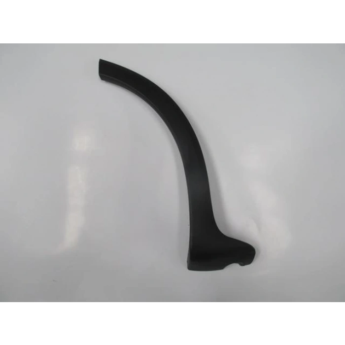 OPEL CORSA- C- 04/06; ARKA ÇAMURLUK AĞZI PLASTİĞİ SAĞ SİYAH (5 KAPI)