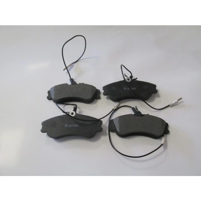 PEUGEOT PARTNER- 96/02; ÖN FREN BALATASI (4 KABLOLU)(DİSK) (129,7X56X18,5) (BRAMAX)