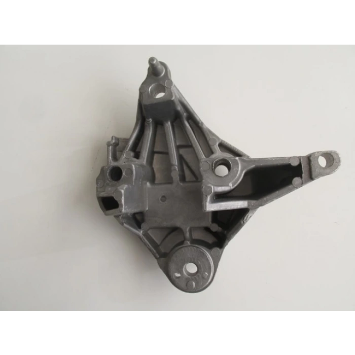 RENAULT KANGOO- 98/03; MOTOR ÜST BAĞLANTI KULAĞI (TAKOZ) (ALÜMİNYUM)