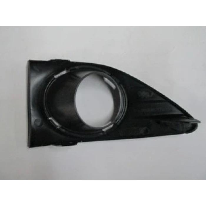 RENAULT SYMBOL- 13/16; SİS LAMBA KAPAĞI SAĞ (SİS YUVASI NİKELAJ DELİKLİ)