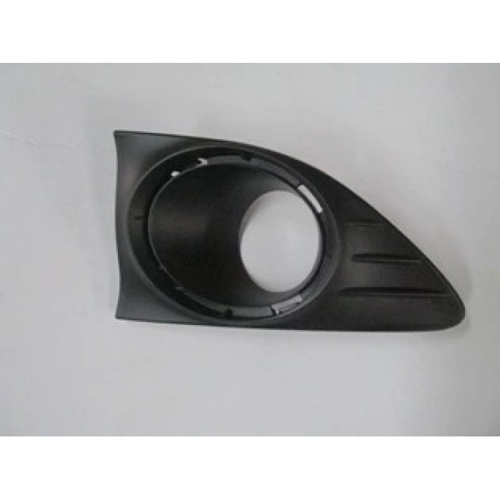 RENAULT SYMBOL- 13/16; SİS LAMBA KAPAĞI SOL (SİS YUVASI NİKELAJ DELİKLİ)