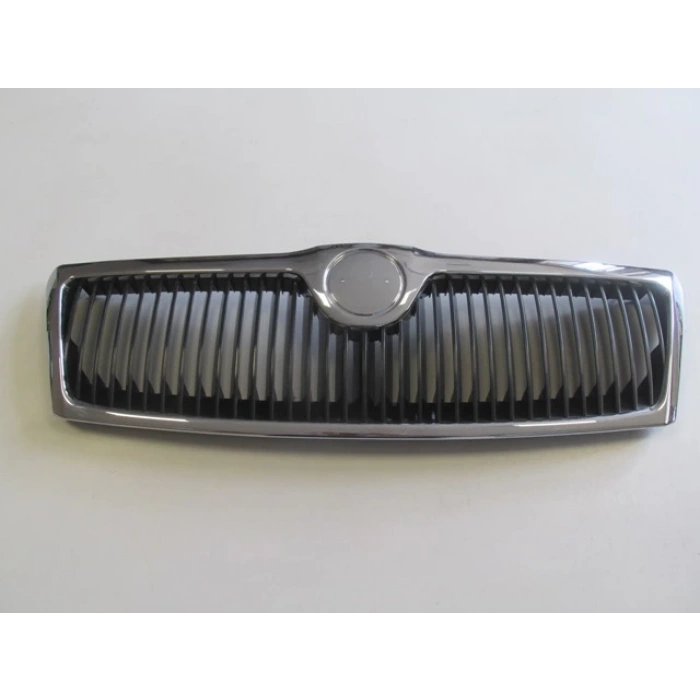 SKODA OCTAVIA- 05/09; ÖN PANJUR (IÇ PETEKLERI SIYAH/NIKELAJ ÇERÇEVELI)