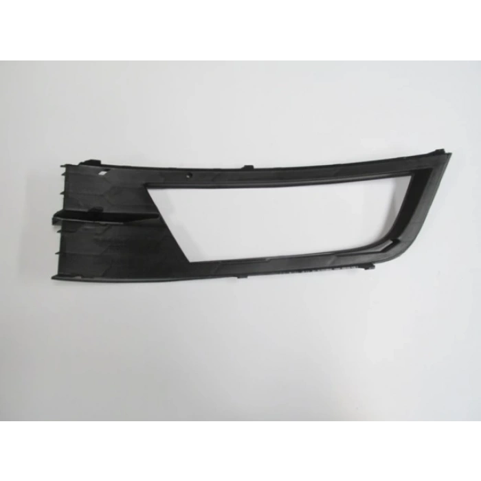 SKODA OCTAVIA- 13/17; SİS LAMBA KAPAĞI SAĞ SİS DELİKLİ (TW-Y)