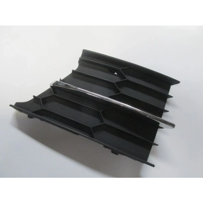 SKODA RAPID- 13/16; TAMPON PANJURU SAĞ NİKELAJ ÇITALI (SİS LAMBASI YANI)(TW)