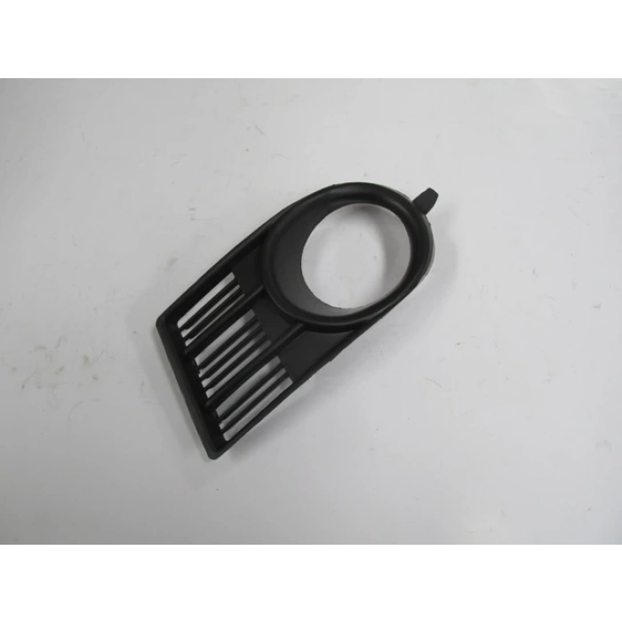 SUZUKI SWIFT- 05/07; SİS LAMBA KAPAĞI SOL SİS DELİKLİ (TYG)