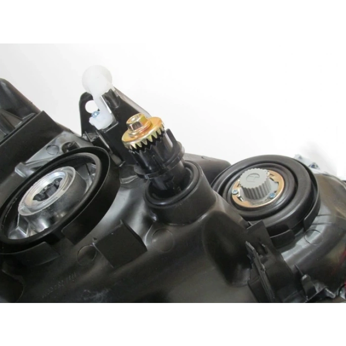 TOYOTA COROLLA- NDE180- 13/16; FAR LAMBASI SOL ELEKTRİKLİ/MOTORSUZ/LEDLİ/NİKELAJ ÇITALI (E MARKLI)