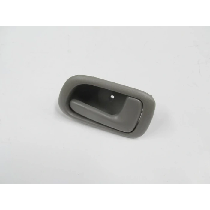 TOYOTA COROLLA- ZZ111- 00/02; ÖN KAPI İÇ AÇMA KOLU SAĞ (AÇIK GRİ) (TYG)