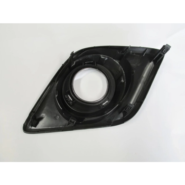 TOYOTA HILUX- PICK UP- 15/19; SİS LAMBA KAPAĞI SAĞ SİS DELİKLİ (SİS YUVASI NİKELAJLI) (CASP)