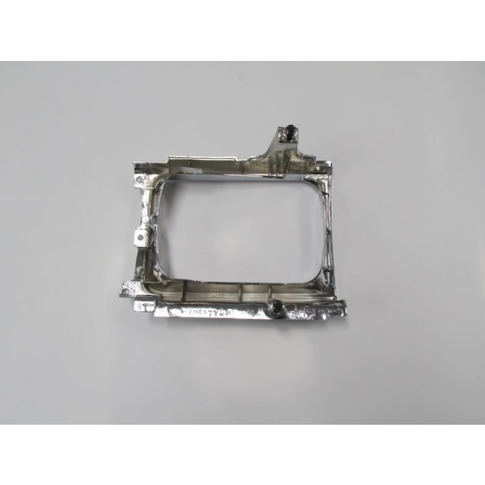 TOYOTA HILUX- PICK UP LN56/65- 85/89; FAR ÇERÇEVESİ SAĞ NİKELAJLI