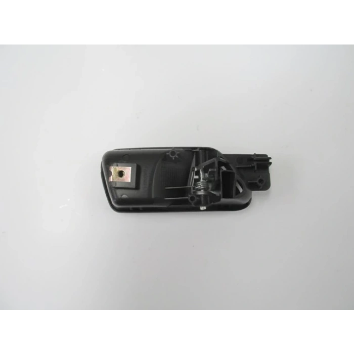 VOLKSWAGEN CADDY- 11/15; ÖN KAPI İÇ AÇMA KOLU SOL SİYAH (ELCEĞİ GÜMÜŞ GRİ) (HUSHAN)