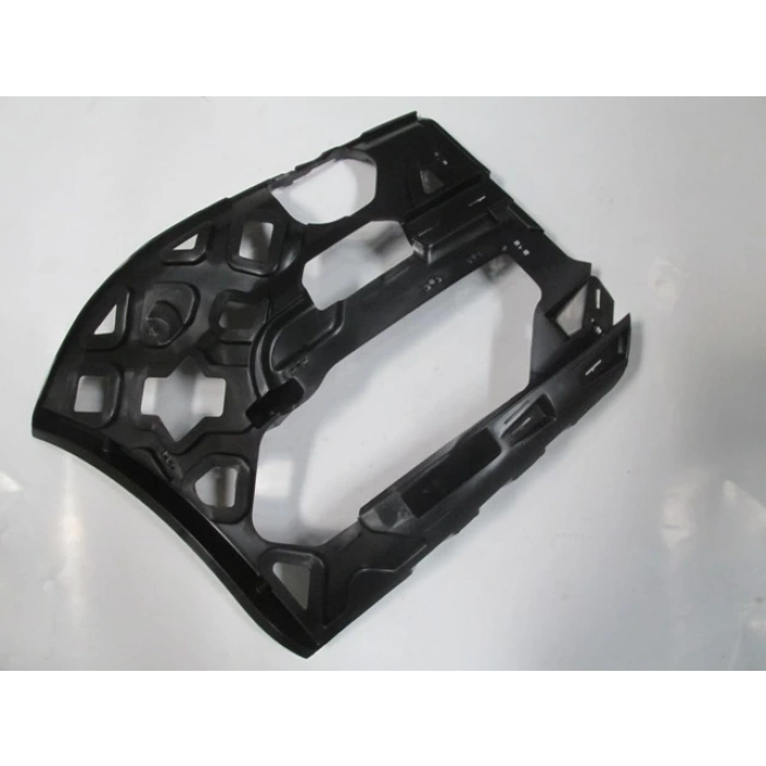 VOLKSWAGEN CADDY- 15/20; ÖN TAMPON BAĞLANTI BRAKETİ BÜYÜK SAĞ (YAN KULAĞA TAKILAN) (MAXI VAN)(TYG)