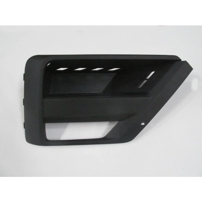 VOLKSWAGEN CRAFTER- 18/25; SİS LAMBA KAPAĞI SAĞ SİS DELİKLİ/SENSÖR DELİKSİZ (TYG)