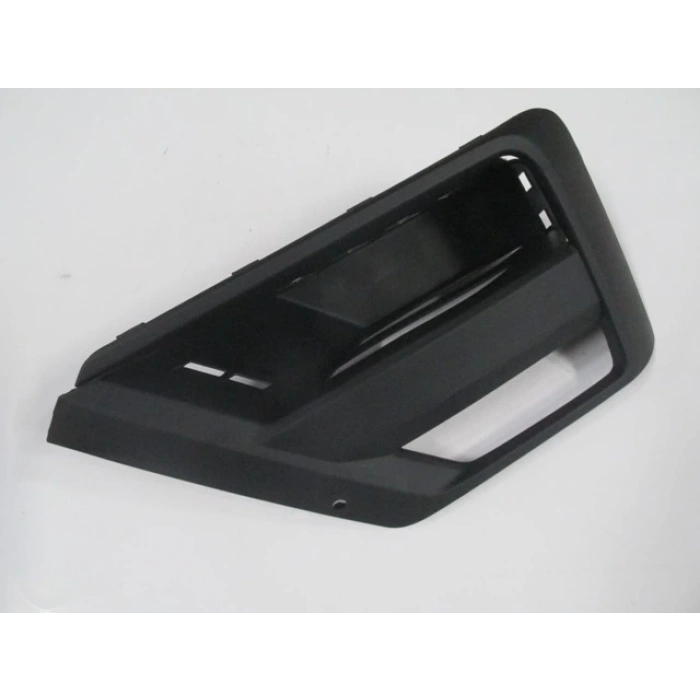 VOLKSWAGEN CRAFTER- 18/25; SİS LAMBA KAPAĞI SOL SİS DELİKLİ/SENSÖR DELİKSİZ (TYG)