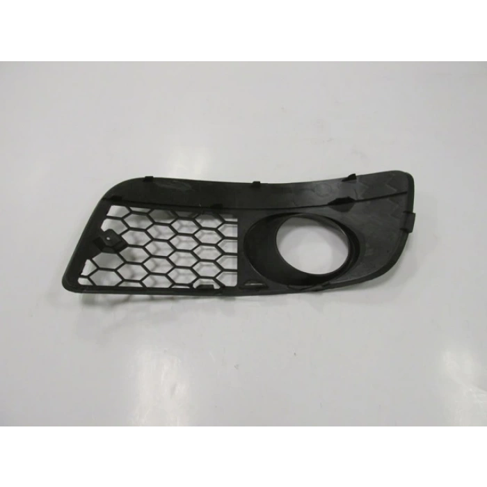 VOLKSWAGEN GOLF- 5- 04/09; SİS LAMBA KAPAĞI SAĞ SİYAH (SİS DELİKLİ)(GTI) (IZGARALI AÇIK TİP)(TW)