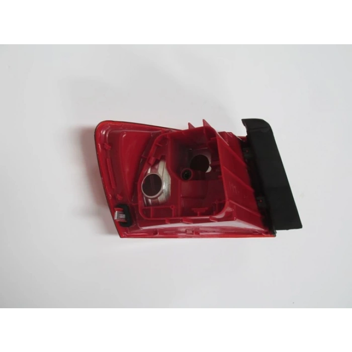 VOLKSWAGEN JETTA- 6- 11/14; DIS STOP LAMBASI SAG KIRMIZI/SARI (FAMELLA)