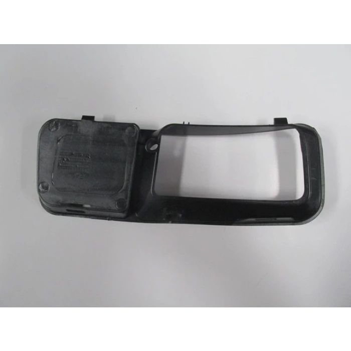 VOLKSWAGEN POLO- CLASSIC- 96/01; SİS LAMBA KAPAĞI SAĞ SİYAH SİS DELİKLİ