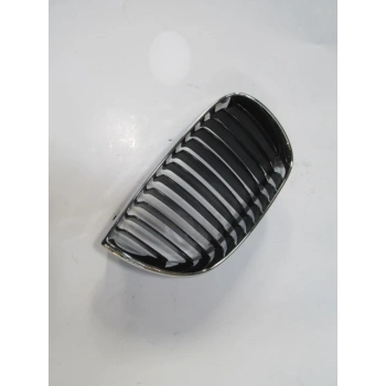 BMW 1 SERI- E87- 04/08; ÖN PANJUR SAĞ SİYAH/NİKELAJ ÇERÇEVELİ (TYG)