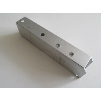 BMW 5 SERI- F10- 10/16; ÖN TAMPON BAĞLANTI BRAKETİ ALT SAĞ (ALÜMİNYUM)