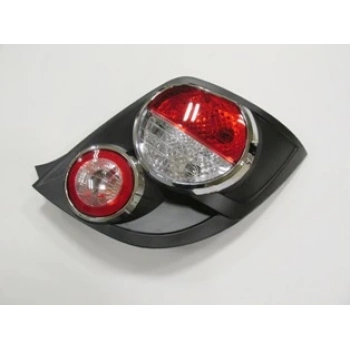 CHEVROLET AVEO- HB- 11/13; STOP LAMBASI SAĞ KIRMIZI/BEYAZ (NİKELAJ ÇERÇEVELİ) (FAMELLA)