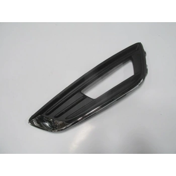 FORD FOCUS- SD/HB- 15/18; SİS LAMBA KAPAĞI SOL SİS DELİKLİ (NİKELAJ ÇITALI) (TW)