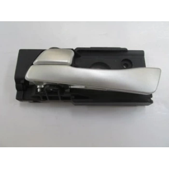 HYUNDAI ACCENT- BLUE- 11/18; ÖN KAPI İÇ AÇMA KOLU SOL SİYAH (ELCEĞİ GÜMÜŞ GRİ) (HUSHAN)