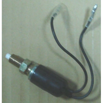 ISUZU NPR- ŞAMPİYON- 97/06; STOP LAMBASI MÜŞÜRÜ ORJ.NO:5-82440-0030 (ÇİFT TEKER) (EXP)