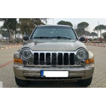 JEEP CHEROKEE- LIBERTY- 06/07; ÖN TAMPON KOYU GRİ (REFLEKTÖR DELİKLİ TYG)
