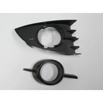 RENAULT SCENIC- 2- 07/09; SİS LAMBA KAPAĞI SAĞ SİS DELİKLİ SİYAH (DIŞ ÇERÇEVESİ SİYAH) 2PARÇA(TYG)