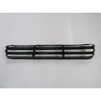 VOLKSWAGEN BORA- 99/05; ÖN TAMPON PANJURU ORTA SİYAH (TW)