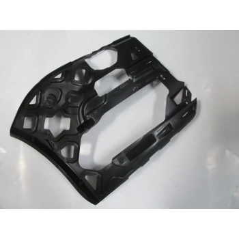 VOLKSWAGEN CADDY- 15/20; ÖN TAMPON BAĞLANTI BRAKETİ BÜYÜK SAĞ (YAN KULAĞA TAKILAN) (MAXI VAN)(TYG)