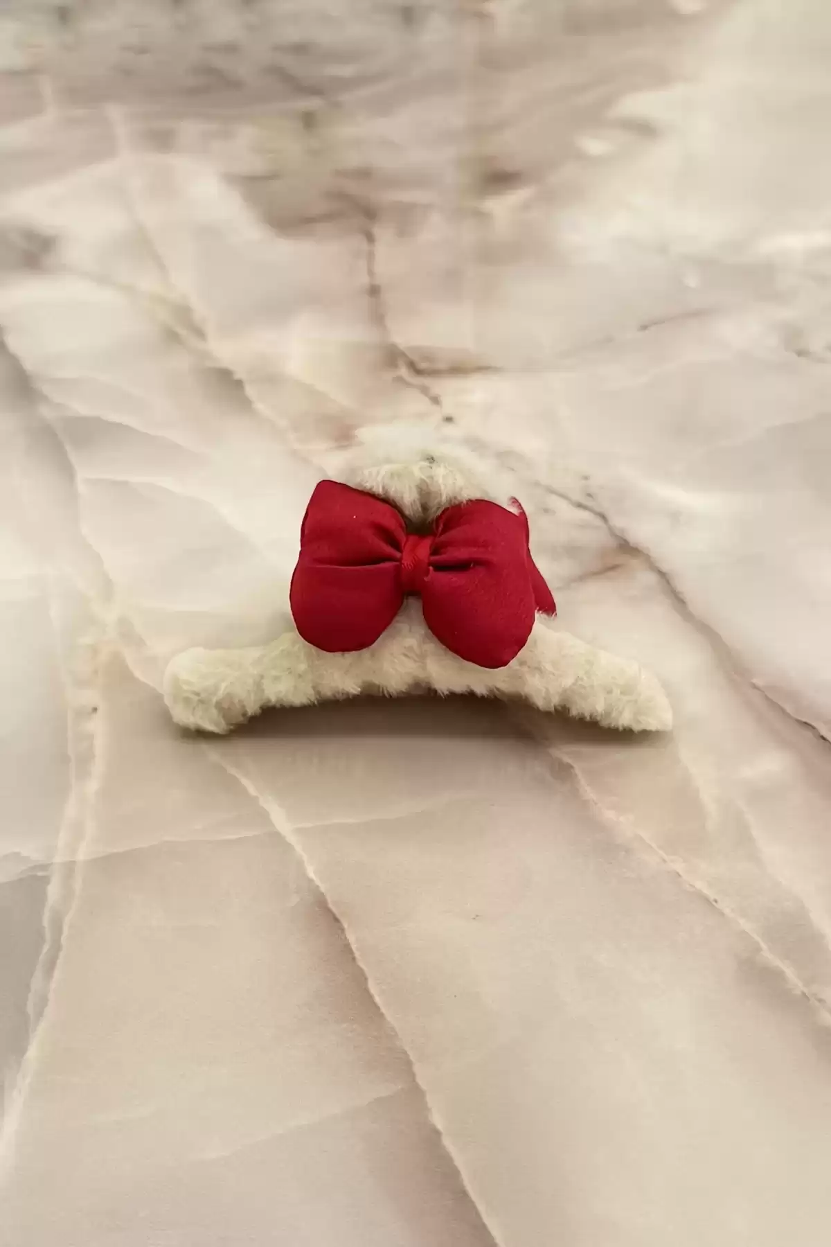 Krem Renk Fiyonklu Peluş Mandal Toka