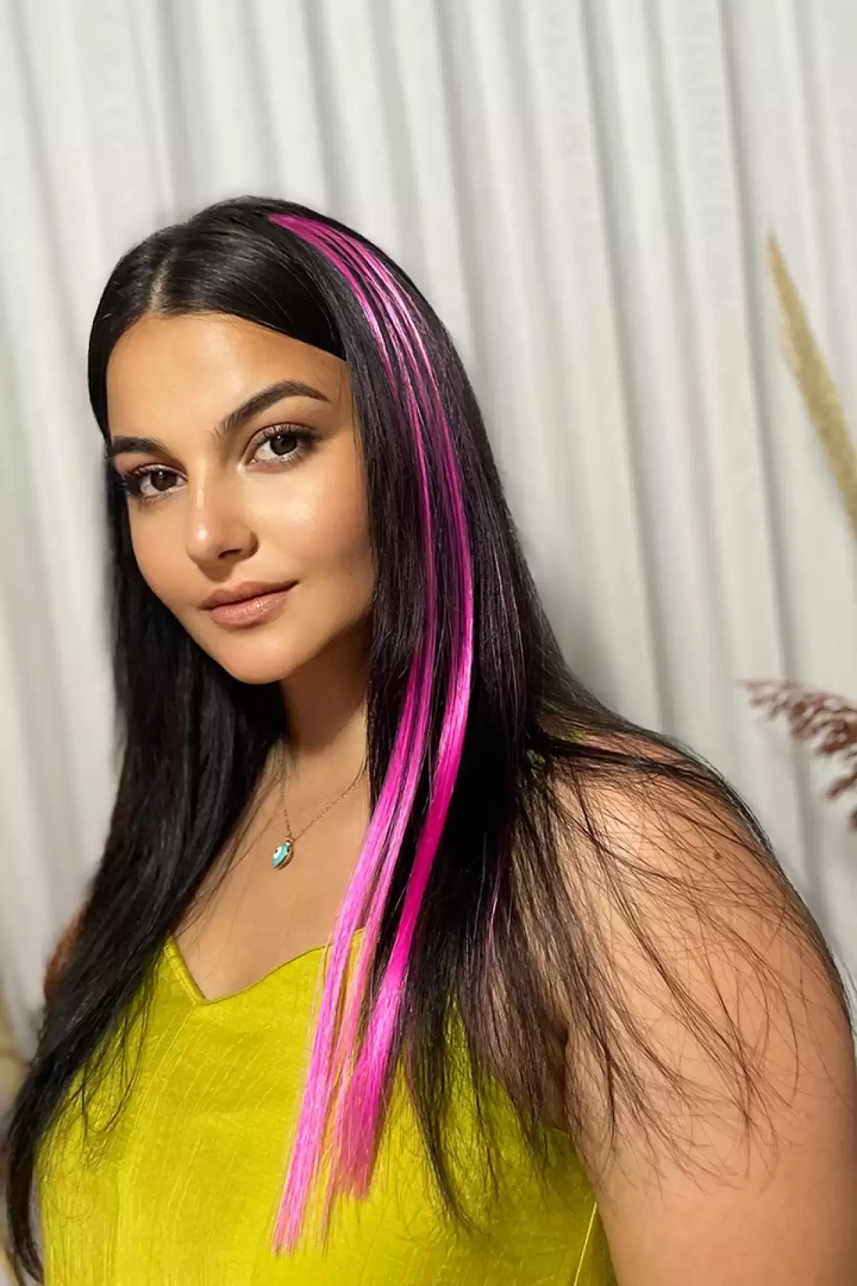 Pembe Düz Çıt Çıt Yan Postiş