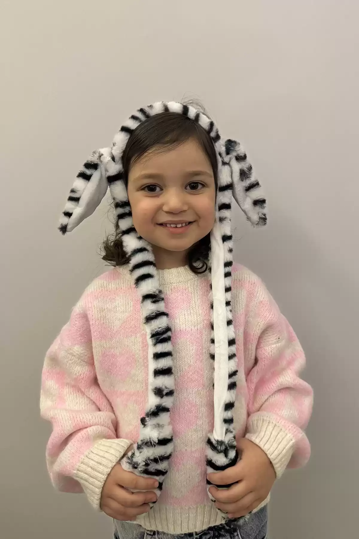 Siyah Ve Beyaz Renk Zebra Desenli Kulakları Oynayan Işıksız Taç
