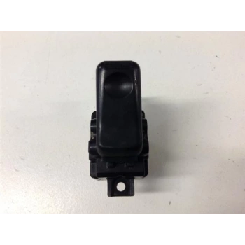 CAM DÜĞMESİ MAZDA 323 97-98 ÖN SAĞ /HG30-66-370