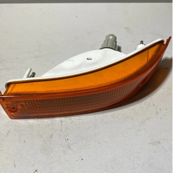 TAMPON SİNYALİ TOYOTA COROLLA 88-92 SOL AE92 / 81520-80054