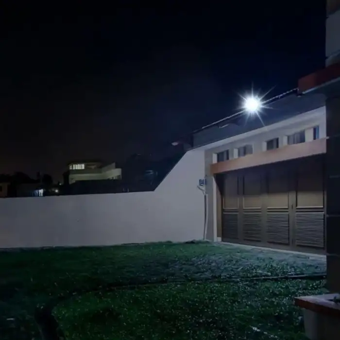 New Dış Mekan ve Kamp İçin USB İle Şarj Olan 4 Farklı Işık Modlu Güçlü Projektör Lamba 100W 2400 Mah