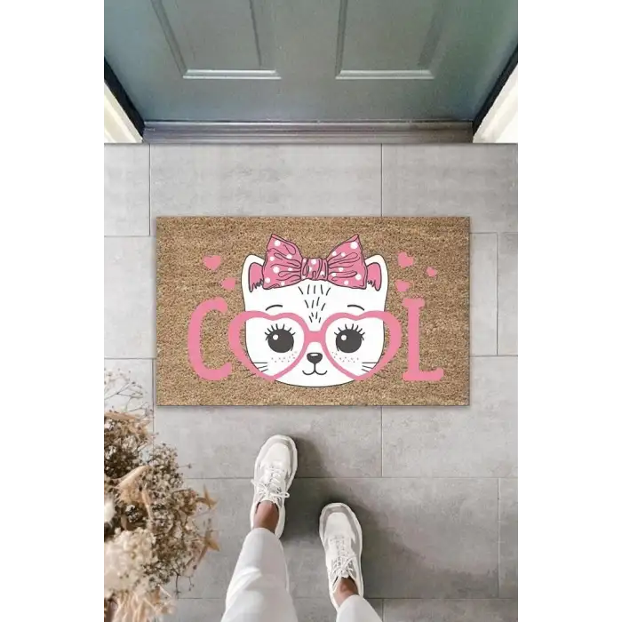 Dijital Baskı Kahverengi Cool Pembe Gözlüklü Fiyonklu Kedi Dekoratif Kapı Paspası K-2039