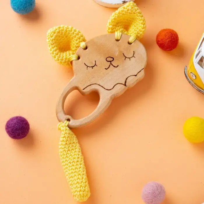 Hobi Baby Araba Figürlü Organik Ahşap Diş Kaşıyıcı