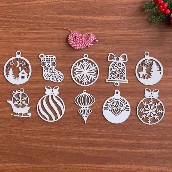 New 10 Parça Kırmızı Beyaz İpli Karışık Model Ahşap Yılbaşı Ağaç Süsü