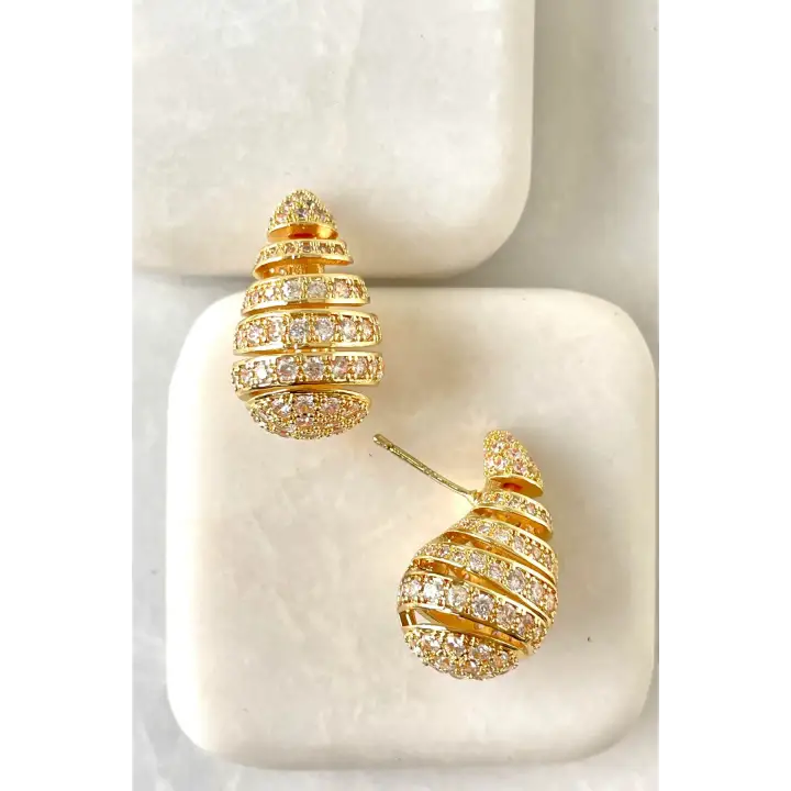 Zirkon Taşlı Gold Renk Şık Kadın Küpe Kararmaz Renk Atmaz