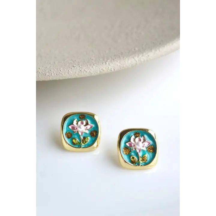 İncili Kare Pembe Lotus Çiçeği Motifli Kabartma Manzara Tasarım Kadın Çelik Küpe Gold Kararmaz